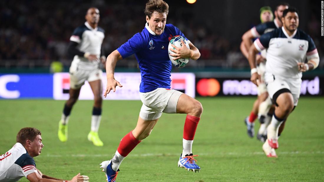Although the USA got to within three points of France in the second-half, a late flurry of tries from Gael Fickou, Baptiste Serin (center) and Jefferson Poirot secured the bonus-point win for the French.