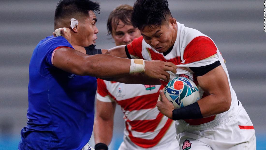 Japan&#39;s number 8 Kazuki Himeno (R) is tackled by Samoa&#39;s prop Michael Alaalatoa (L)  during a hard-fought encounter at the City of Toyota Stadium.