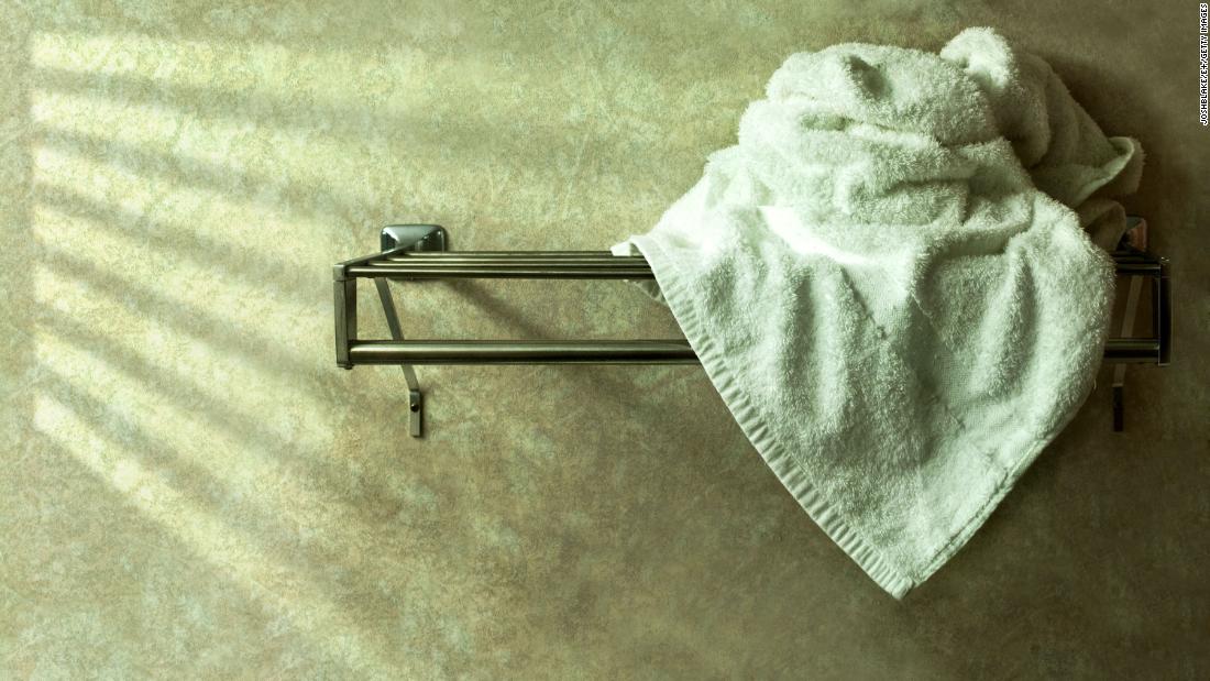 &quot;E coli grows quite well on towels. You&#39;ll get more E-coli in your face when you dry your face with a towel at home than if you stuck your head in a toilet and flushed,&quot; Gerba said. And a cold water wash won&#39;t kill those germs, you have to use hot water and high heat to dry.