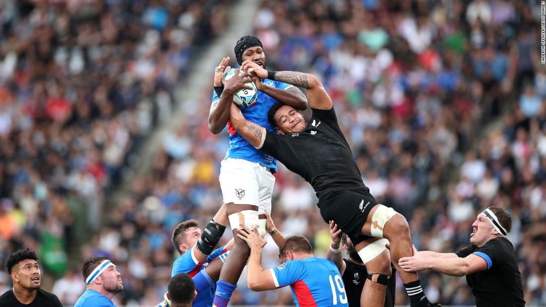 Tjiuee Uanivi of Namibia and Shannon Frizell of New Zealand compete at a line out.