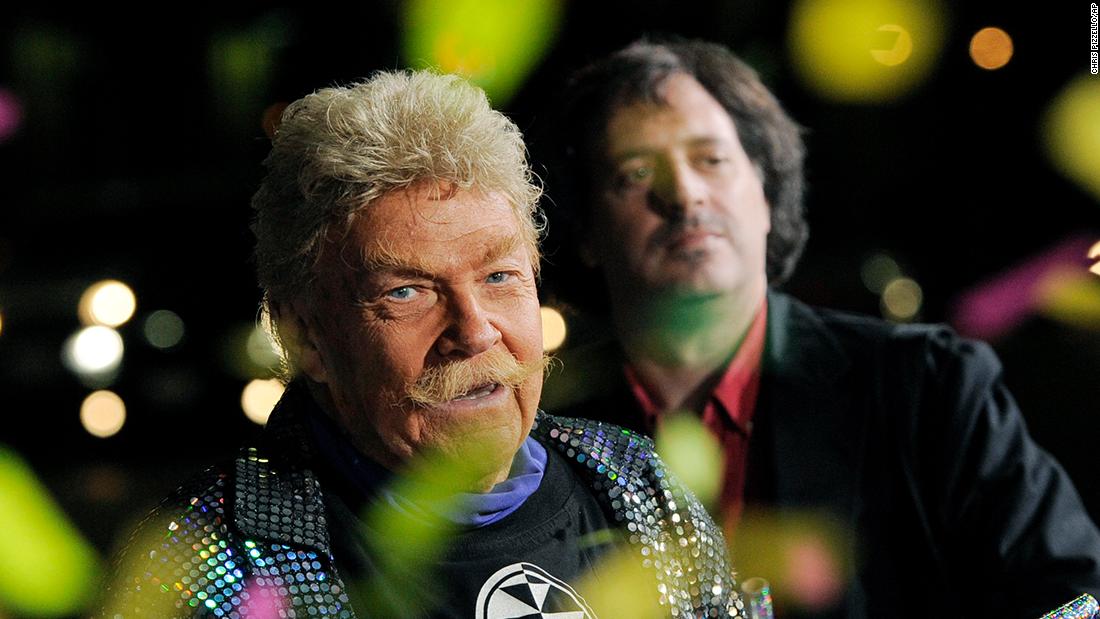 Rip Taylor, the confetti-tossing actor and comedian, is dead at 84 - CNN thumbnail