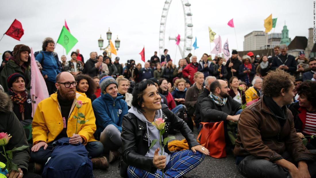 Extinction Rebellion Protests Begin As More Than 250 Activists Arrested In London Cnn 