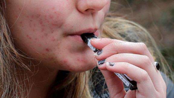 One Towns Flavor Ban Seemed To Work To Cut Youth Vaping Cnn 