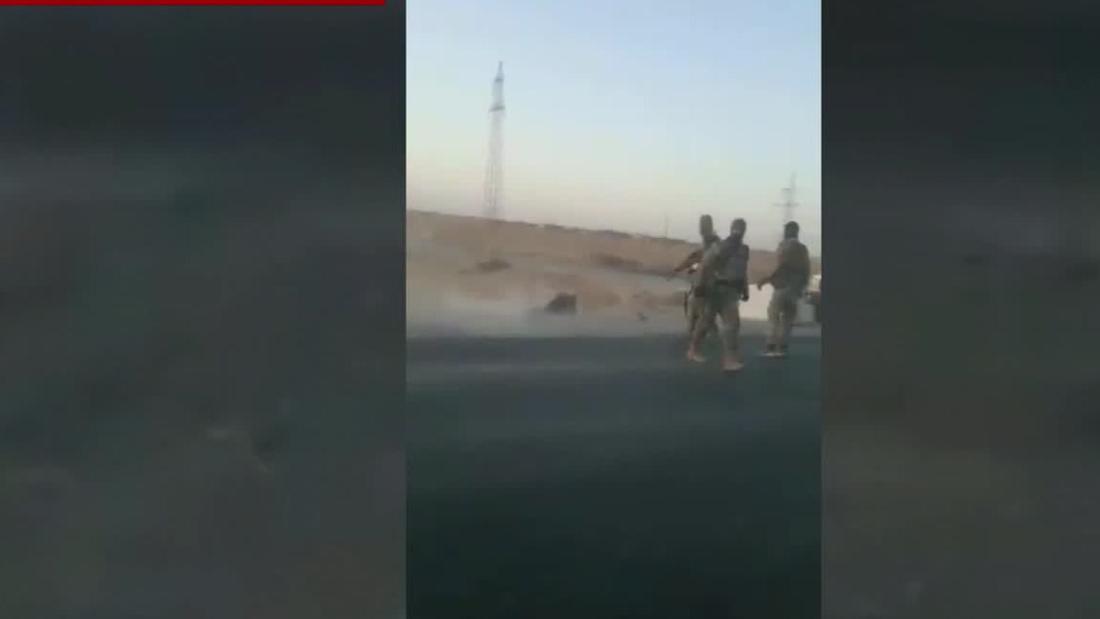 Nyt Turkish Backed Militia Fighters Appear To Shoot Kurdish Prisoners