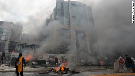 decree in ecuador 883 extends amid CNN violence curfews Ecuador