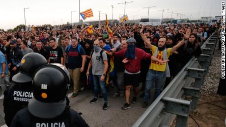 Un tribunal espagnol a condamné les dirigeants indépendantistes catalans à de longues peines de prison