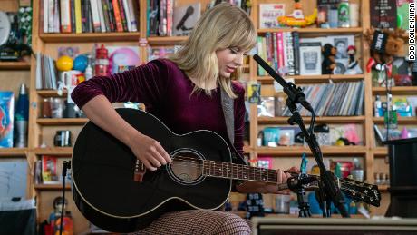 Taylor Swift Shines Solo In Tiny Desk Concert Cnn