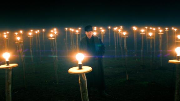 Thomas Edison illuminates a barren field in Menlo Park, New Jersey with incandescent light bulbs. 