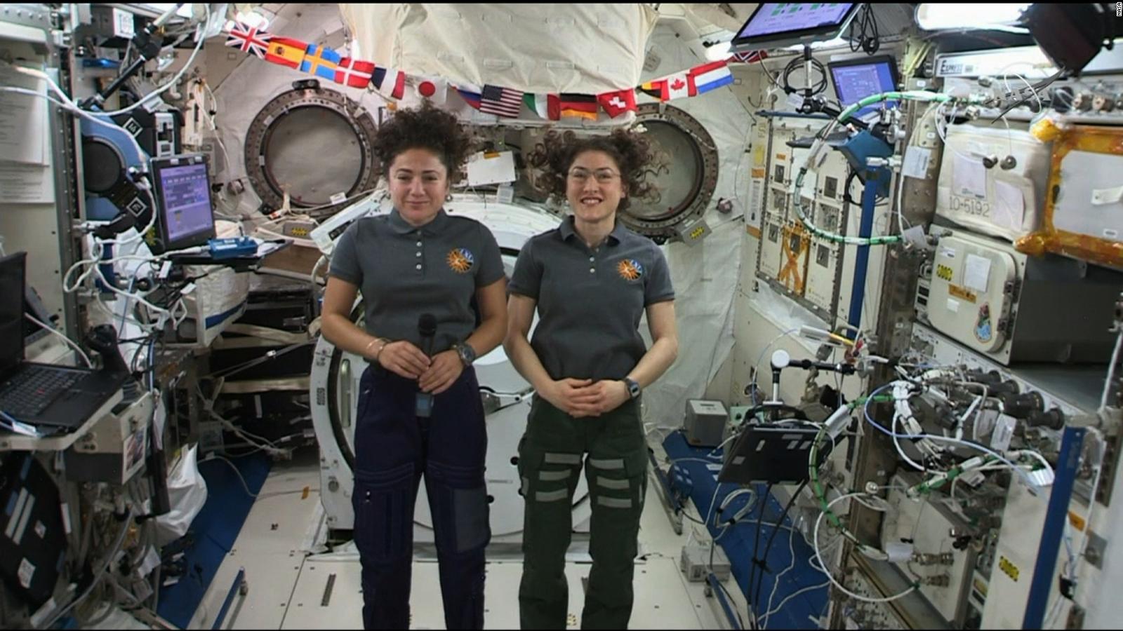 Second all-female space walk briefly hampered by helmet issue - CNN ...