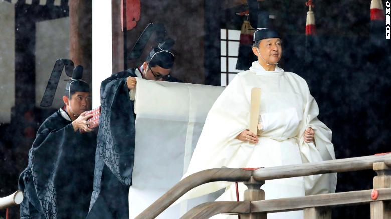 Japan&#39;s Emperor Naruhito, in a white robe, leaves after praying at &quot;Kashikodokoro&quot;, one of three shrines at the Imperial Palace, in Tokyo, on October 22, 2019.  