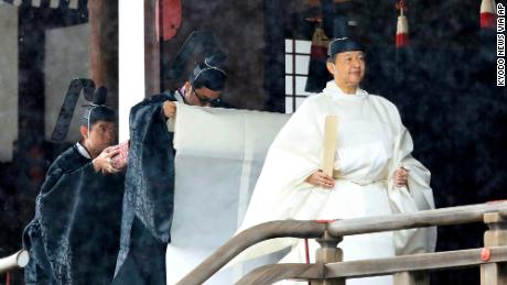 Japan&#39;s Emperor Naruhito, in a white robe, leaves after praying at &quot;Kashikodokoro&quot;, one of three shrines at the Imperial Palace, in Tokyo, on October 22, 2019. 