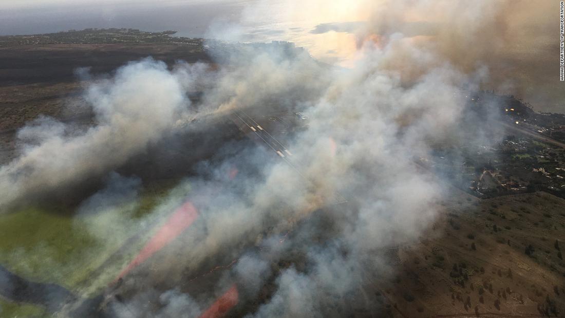 Hawaii airport and homes evacuated as fast-moving fire hits West Maui - CNN