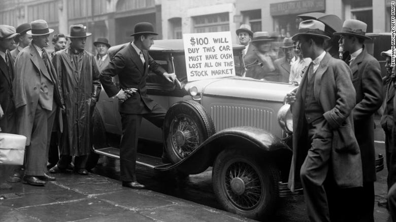 wall-street-crash-1929-ncrowds-gathered-outside-the-new-york-stock