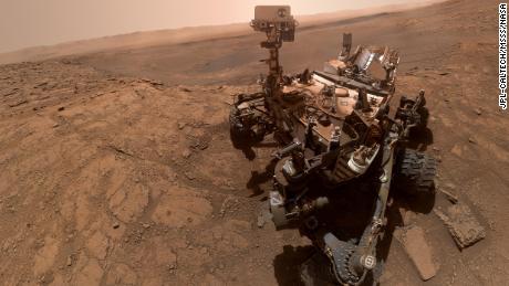 Curiosity rover snaps new selfie while conducting a chemistry experiment