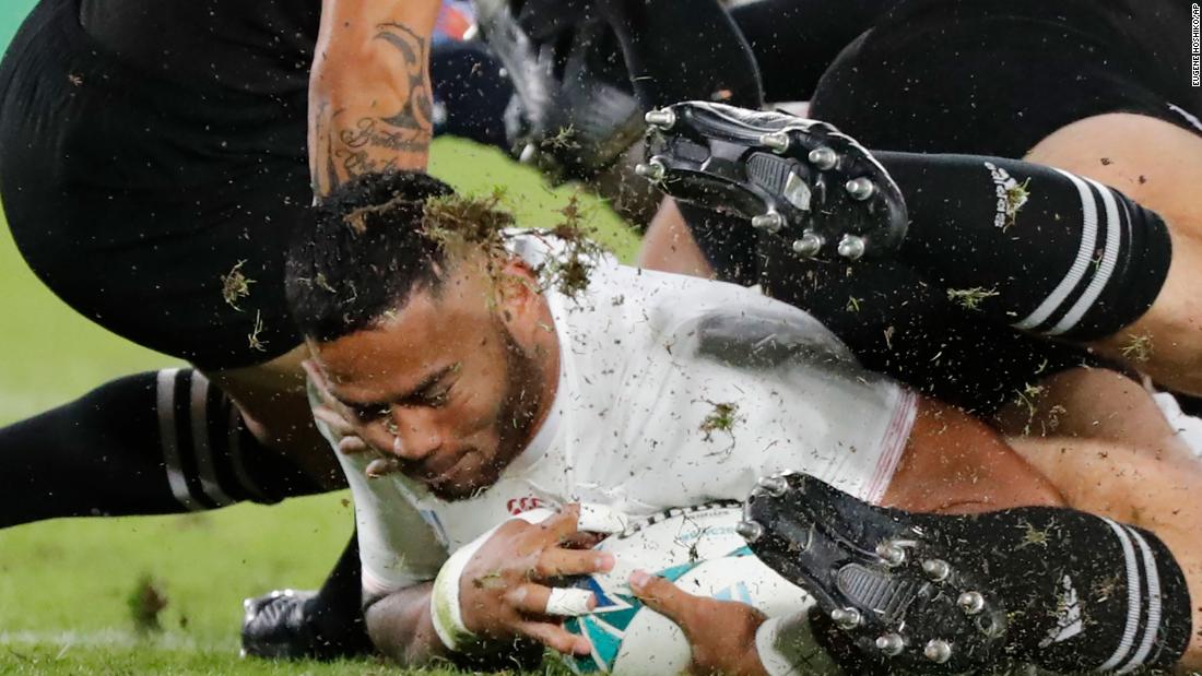 England&#39;s Manu Tuilagi scores after a powerful start from his side in the semifinal against three-time champion New Zealand.