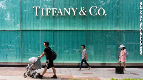 Louis Vuitton owner offers to buy jewelry icon Tiffany &amp; Co