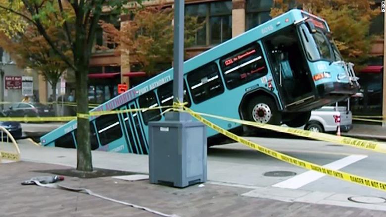 Sinkhole Swallows Part Of A Bus In Pittsburgh Cnn 