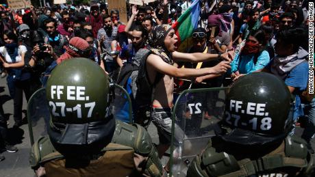  Demonstrators protest against President of Chile Sebastian Piñera during his announcenment of changes in his cabinet at Palacio de La Moneda on October 28, 2019.