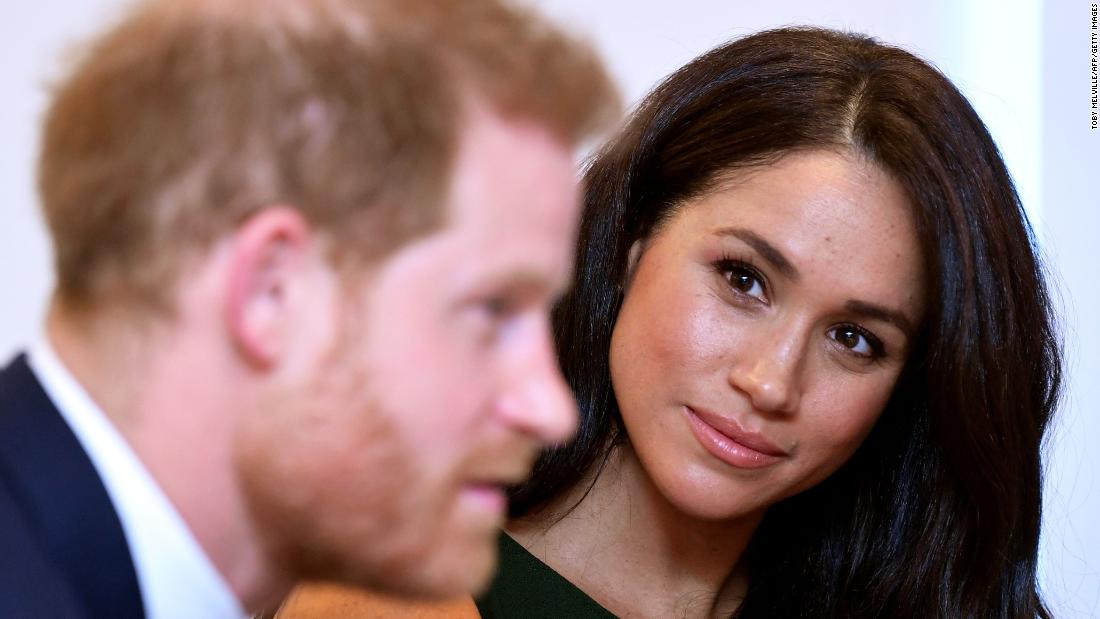 Full Statement Prince Harry And Meghan To Step Back From Senior Royal Roles Cnn 