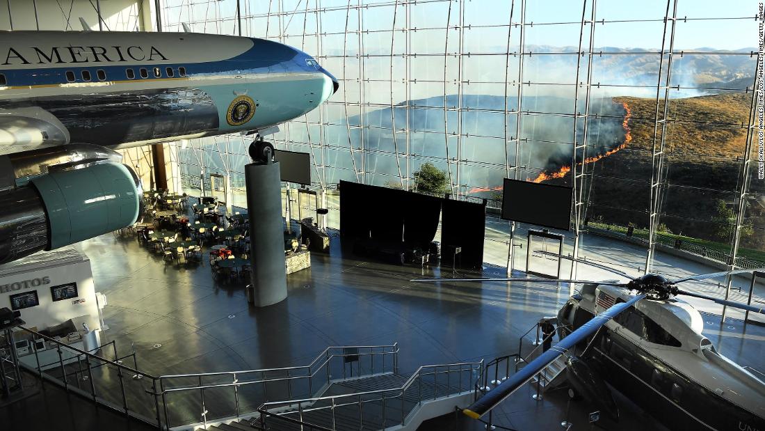 An Air Force One from Ronald Reagan&#39;s presidency sits on display as the Easy Fire burns near Reagan&#39;s presidential library on October 30.