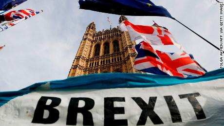 TOPSHOT - A pro-Brexit banner is seen outside the Houses of Parliament in London on October 30. 2019. - Britain&#39;s political leaders tested their election pitches today after parliament backed Prime Minister Boris Johnson&#39;s bid for a pre-Christmas poll aimed at breaking the years-long Brexit impasse. (Photo by Tolga AKMEN / AFP) (Photo by TOLGA AKMEN/AFP via Getty Images)