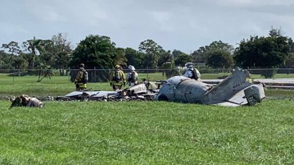 Florida air show crash: Pilot killed when plane crashes - CNN