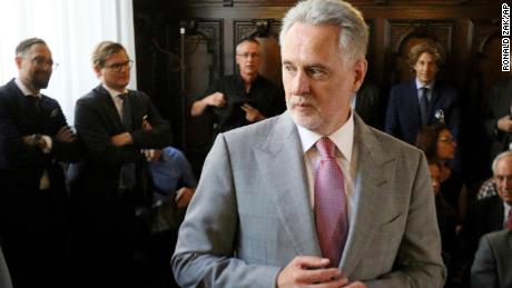 Ukrainian oligarch Dymitro Firtash is fighting efforts to be extradicted from Austria to the US.