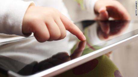 MRIs show screen time linked to lower brain development in toddlers