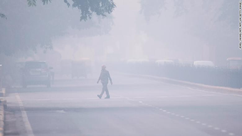 New Delhi air pollution reaches "unbearable" levels