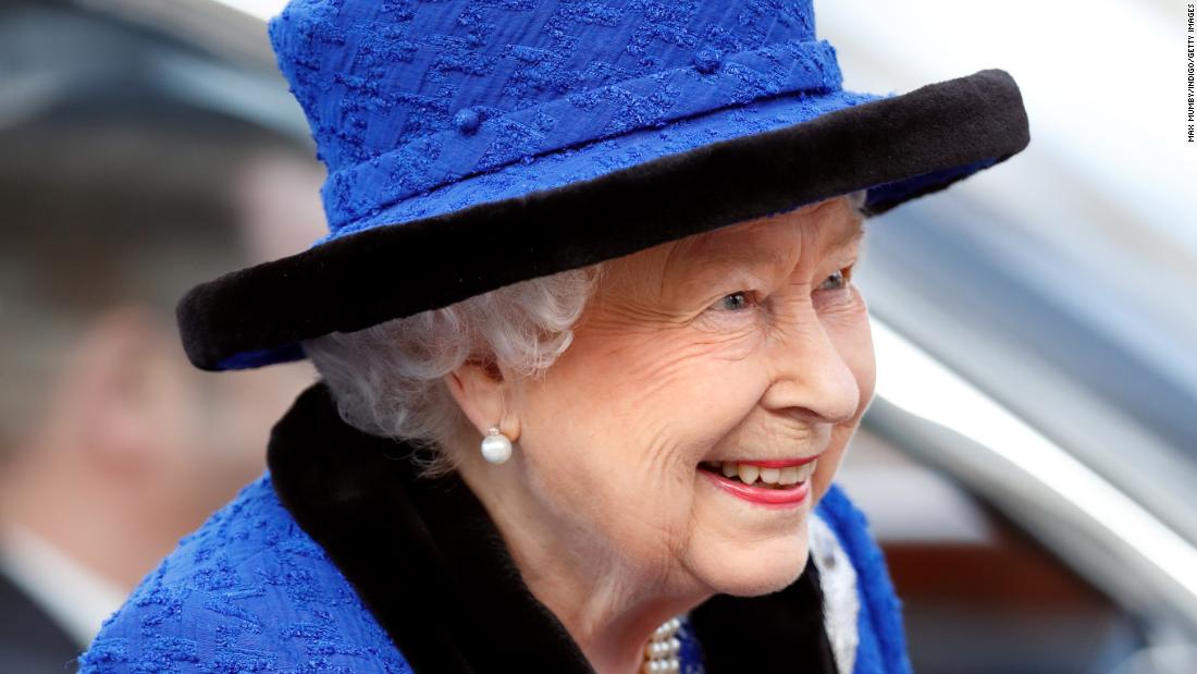 The Queen Has Ditched Real Fur For Fake According To Her Dresser Cnn