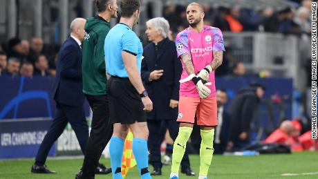 Kyle Walker of Manchester City prepares to go in goal after Claudio Bravo of Manchester City received a red card during the UEFA Champions League group C match between Atalanta and Manchester City at Stadio Giuseppe Meazza on November 06, 2019 in Milan, Italy. 