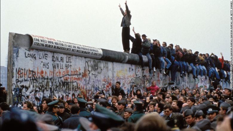 2019: See the Berlin Wall fall 30 years ago