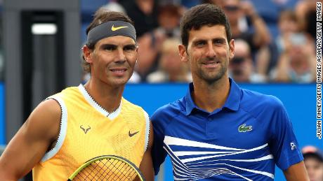 Rafael Nadal va trebui să aștepte până în septembrie pentru a-și apăra titlul de Roland Garros, dar, așa cum stau lucrurile, Novak Djokovic își poate apăra Wimbledon.