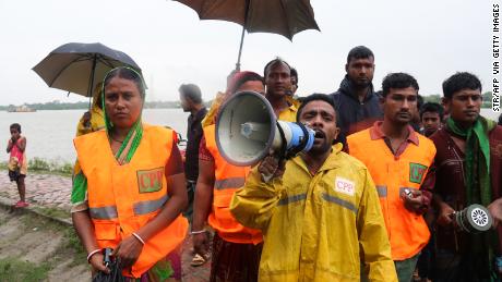 Cyclone Preparedness Programme officials in Khulna urge people to evacuate their homes in preparation for Cyclone Bulbul.