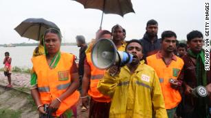 Cyclone Preparedness Programme officials in Khulna urge people to evacuate their homes in preparation for Cyclone Bulbul.