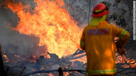 Australia&#39;s deadly bushfires bring threat of &#39;long and dangerous day ahead&#39;