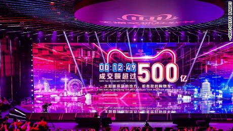 Singles Day sales for Alibaba top $38 billion, breaking last year&#39;s record