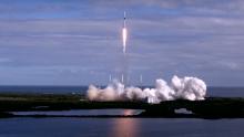 SpaceX launches 60 more internet satellites