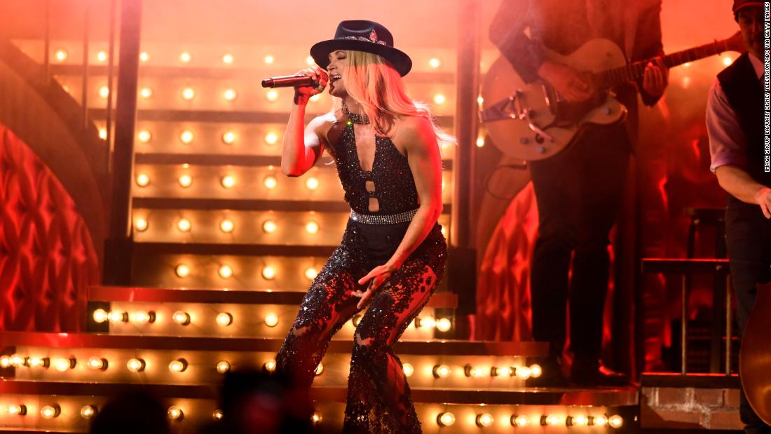 Carrie Underwood fans are not happy with the CMAs