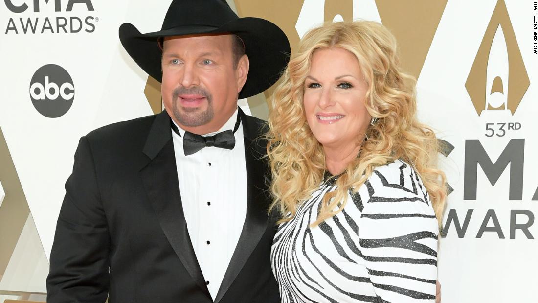 Garth Brooks announces it’s Covid-19 negative while wife Trisha Yearwood is positive