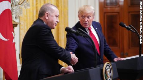 El presidente Donald Trump y el presidente turco Recep Tayyip Erdogan participan en una conferencia de prensa de la Casa Blanca en noviembre de 2019.