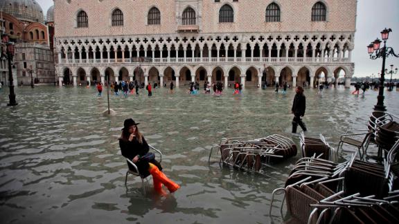 Venice floods: Worst floods for 50 years bring Italian city to 'its ...