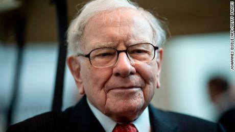 Warren Buffett, CEO of Berkshire Hathaway, attends the 2019 annual shareholders meeting in Omaha, Nebraska, May 3, 2019. (Photo by Johannes EISELE / AFP)        (Photo credit should read JOHANNES EISELE/AFP via Getty Images)