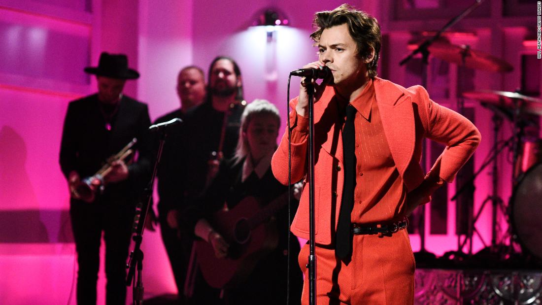 Harry Styles Debuted His New Song Watermelon Sugar On Saturday Night Live Cnn