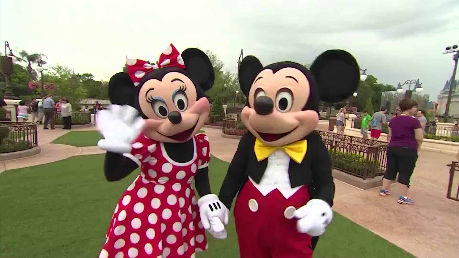 Turista Antorchas sextante Feliz cumpleaños, Mickey y Minnie Mouse! - CNN Video