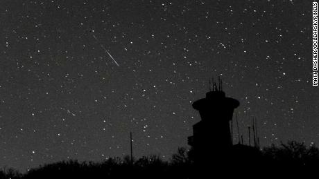 Leonid meteor shower rewards stargazers who braved the cold