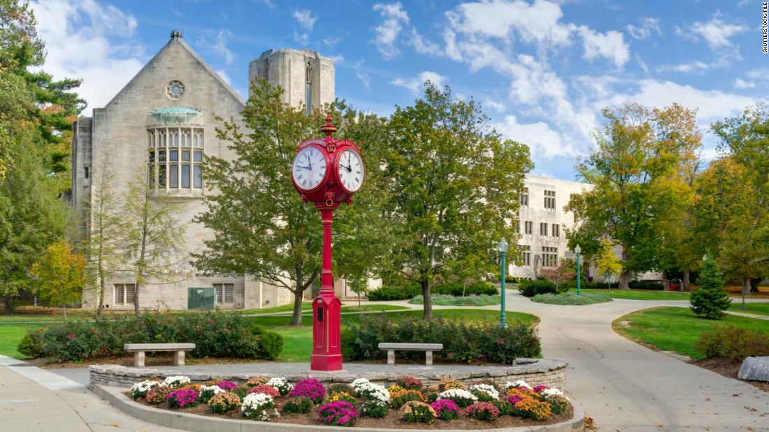 Students sue Indiana University in federal court over vaccine mandate