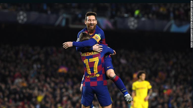 Lionel Messi สร้างภาพลักษณ์ที่ 700 ของเขาให้กับบาร์เซโลน่าในการชนะ 3-1 เหนือ Borussia Dortmund