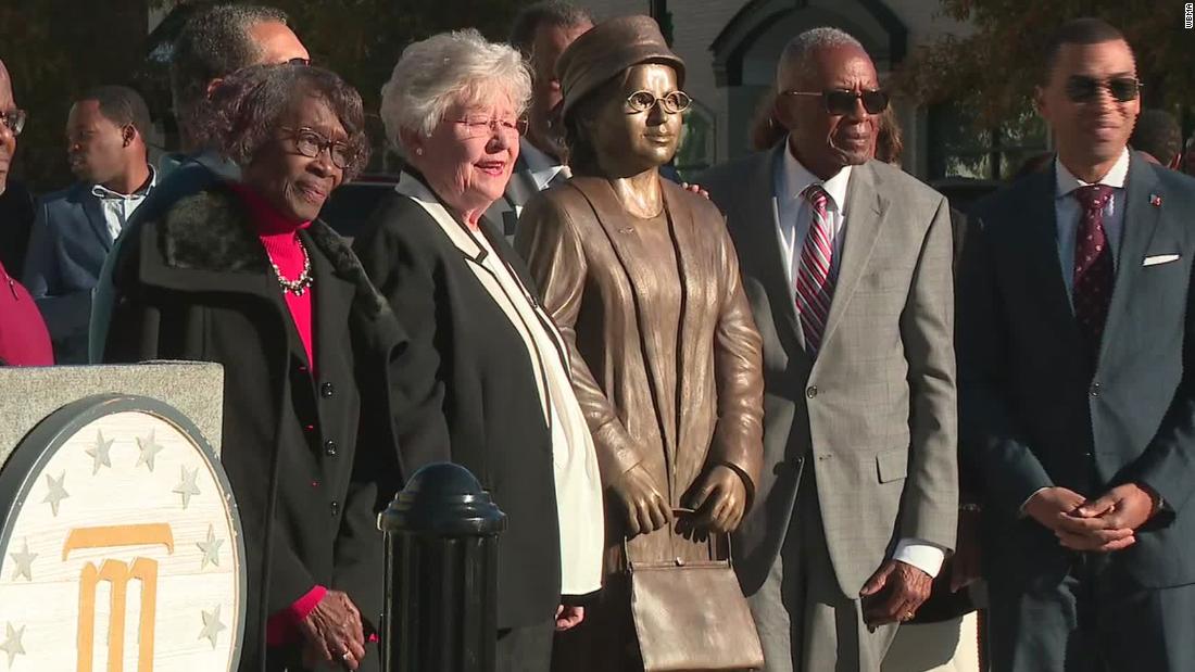 rosa parks statue in montgomery