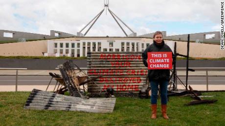 Woman dumps remains of her bushfire-ravaged home outside Australian parliament to protest climate change 